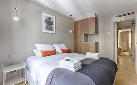 Unique Luxury Parisian Flat 2Br/6P -Champs Elysees